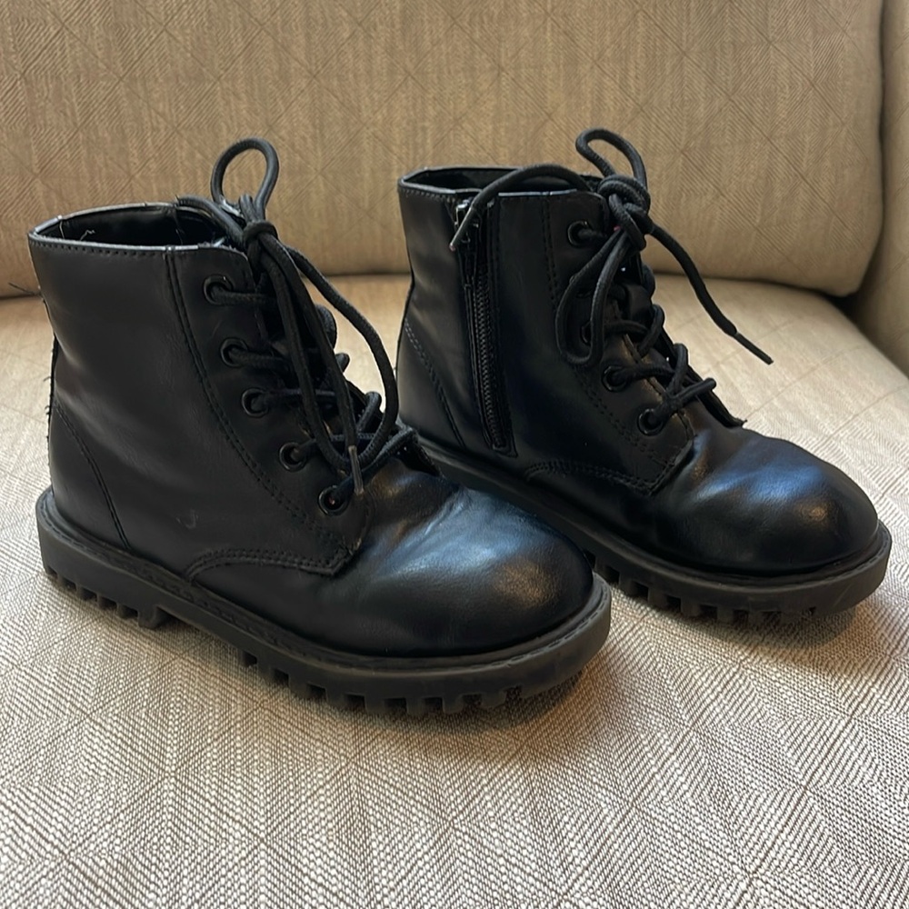 Gap black boots